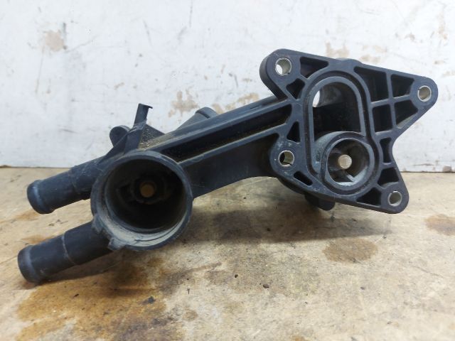 bontott VW GOLF V Termosztátház