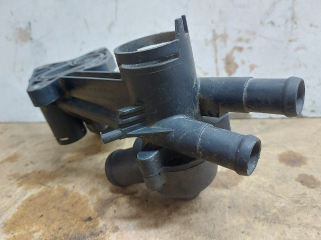 bontott VW GOLF V Termosztátház