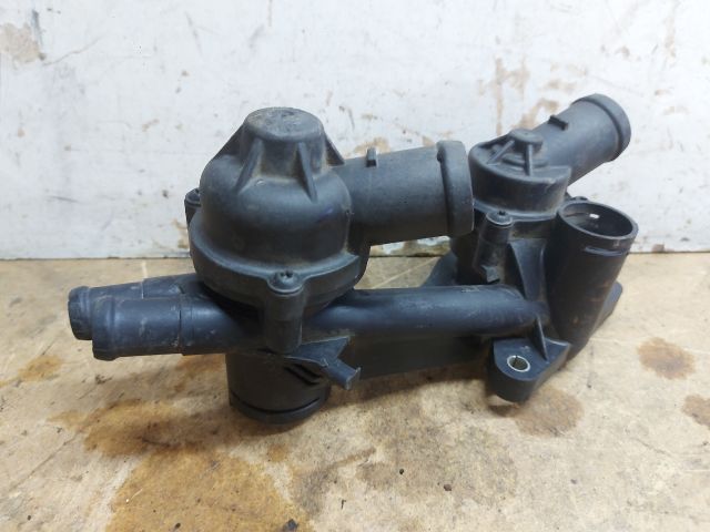 bontott VW GOLF V Termosztátház