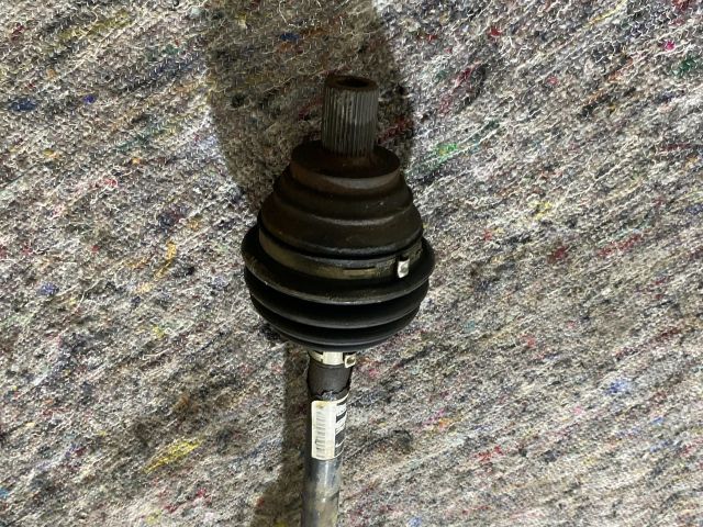 bontott VW GOLF V Bal Féltengely