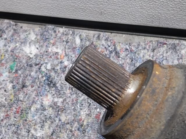 bontott VW GOLF V Bal Féltengely