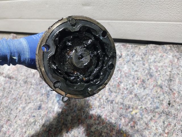 bontott VW GOLF V Bal Féltengely