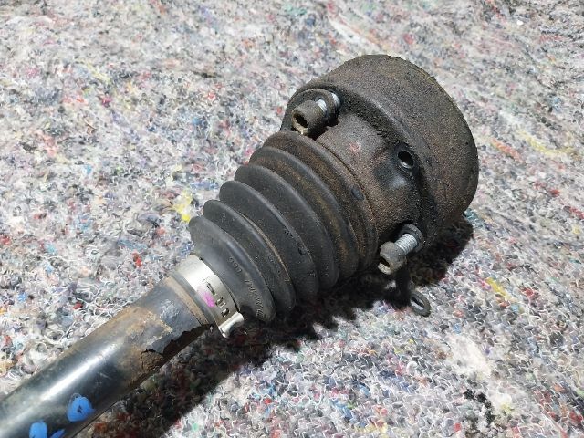 bontott VW GOLF V Bal Féltengely