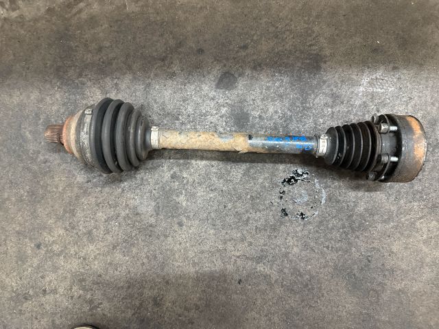 bontott VW GOLF V Bal Féltengely