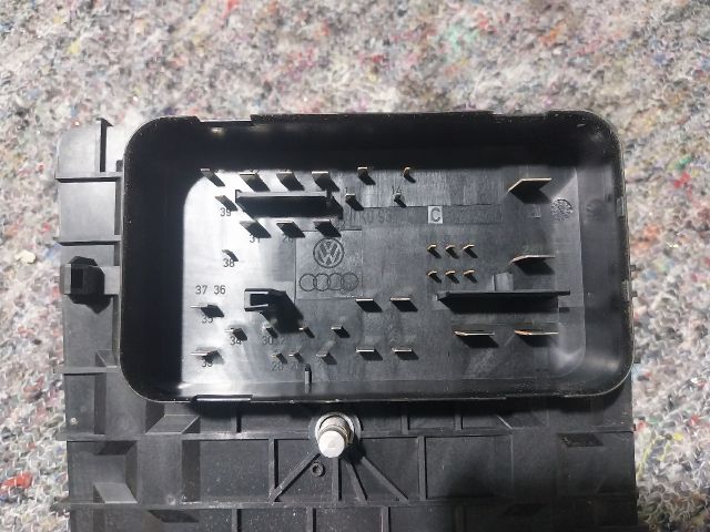 bontott VW GOLF V Biztosítéktábla Motortér