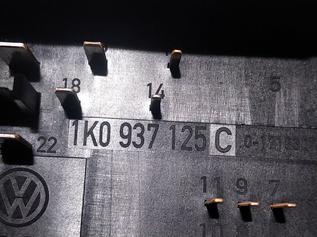 bontott VW GOLF V Biztosítéktábla Motortér