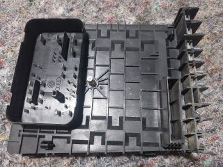 bontott VW GOLF V Biztosítéktábla Motortér