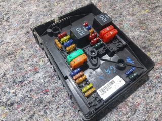 bontott VW GOLF V Biztosítéktábla Motortér