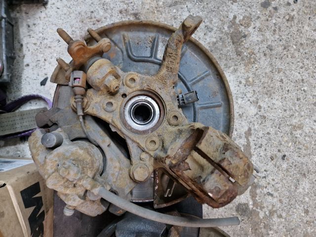 bontott VW GOLF V Első Pár Fék Szett (Nyereg, Tárcsa, Betét)