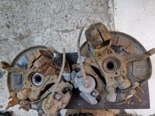 bontott VW GOLF V Első Pár Fék Szett (Nyereg, Tárcsa, Betét)