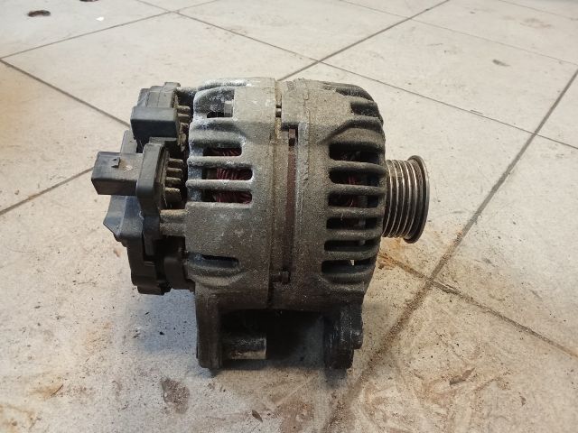 bontott VW GOLF V Generátor