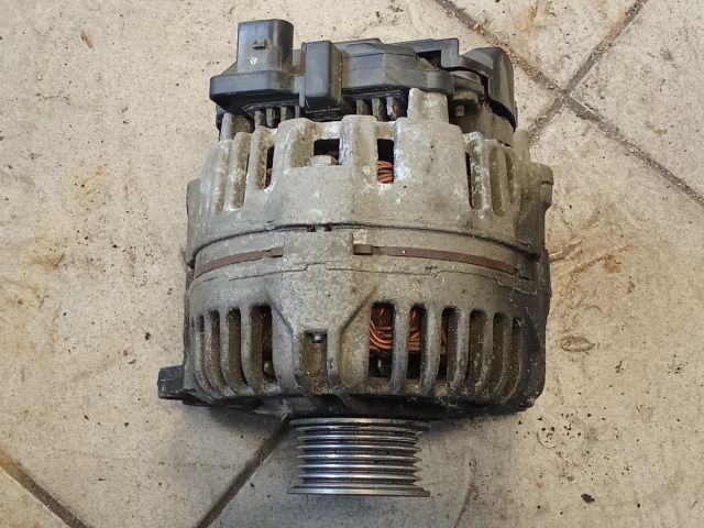 bontott VW GOLF V Generátor