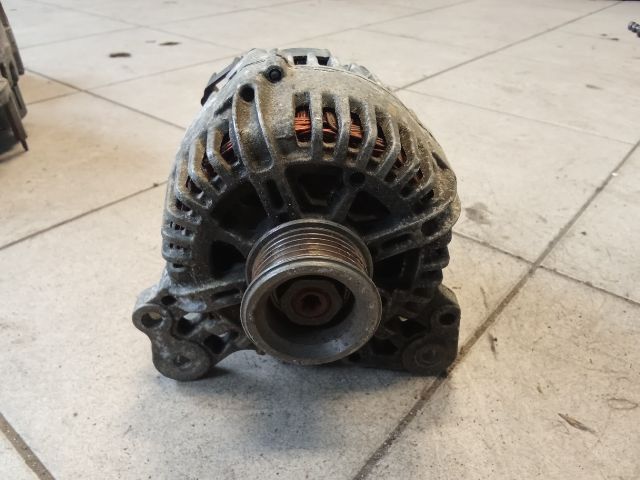 bontott VW GOLF V Generátor