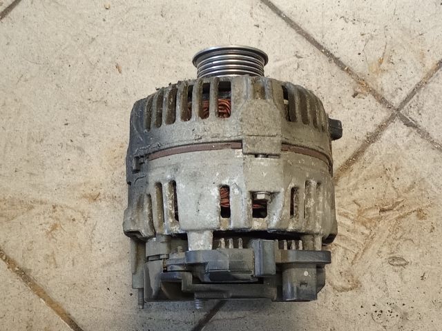 bontott VW GOLF V Generátor
