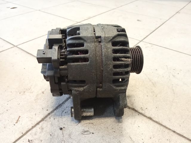 bontott VW GOLF V Generátor