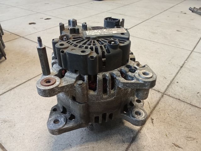 bontott VW GOLF V Generátor