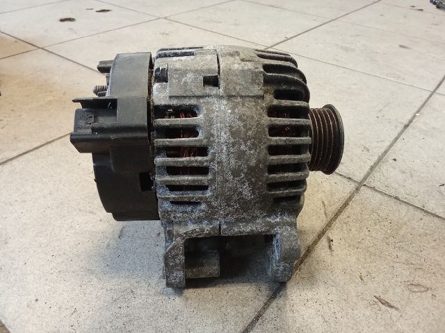 bontott VW GOLF V Generátor