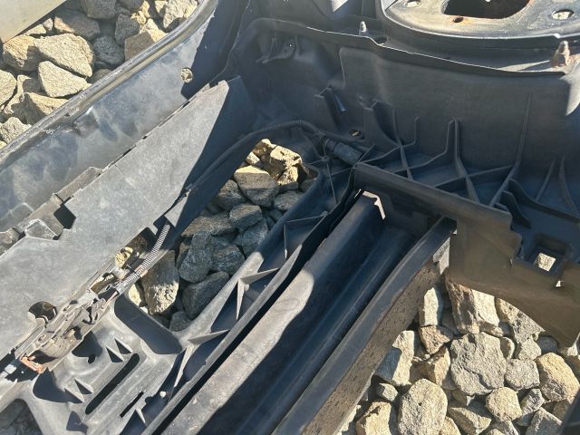 bontott VW GOLF V Homlokfal (Üres lemez)