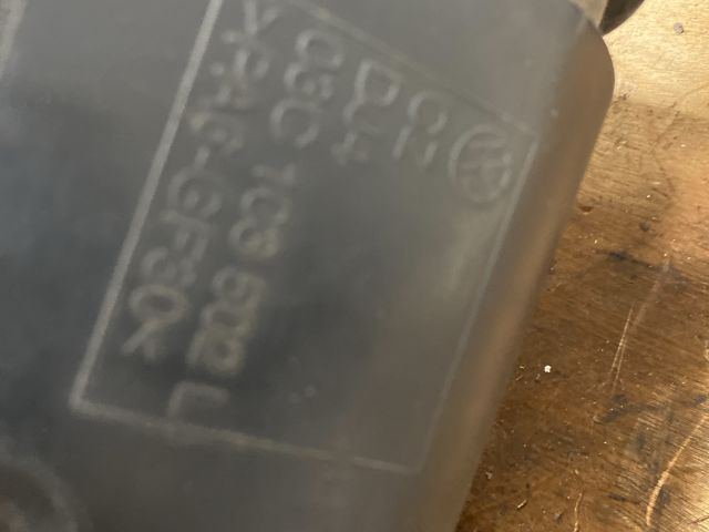 bontott VW GOLF V Légkompresszor