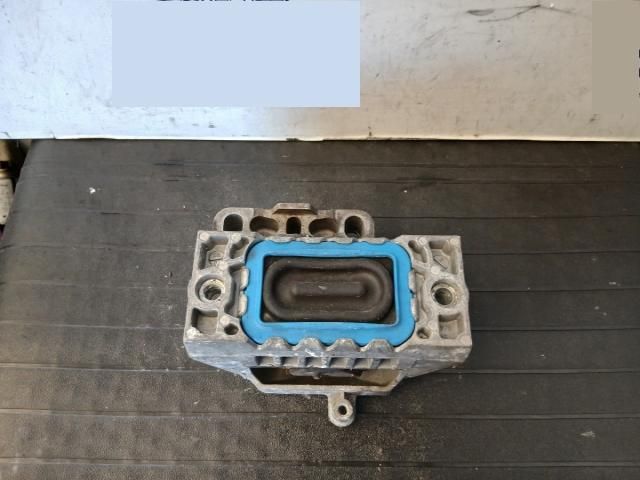 bontott VW GOLF V Motor Tartó Bak Jobb