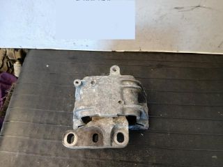 bontott VW GOLF V Motor Tartó Bak Jobb