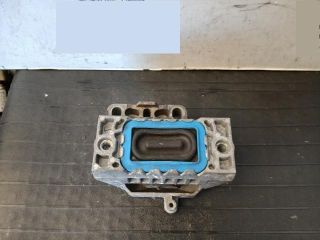 bontott VW GOLF V Motor Tartó Bak Jobb