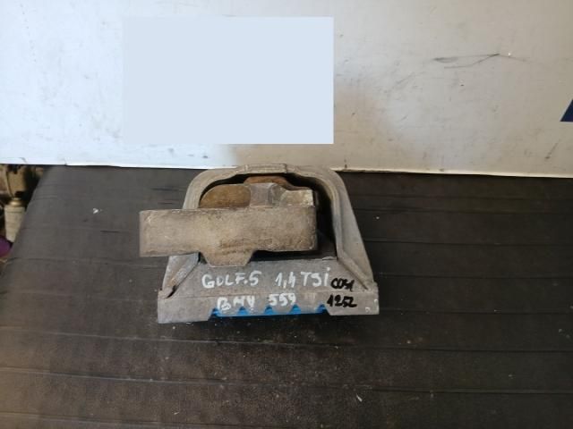 bontott VW GOLF V Motor Tartó Bak Jobb