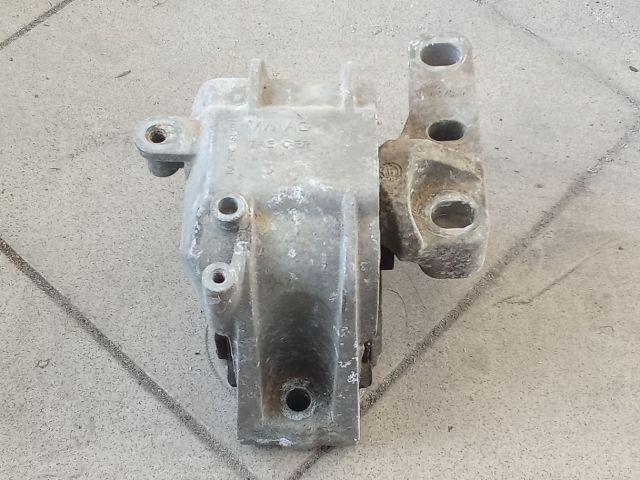 bontott VW GOLF V Motor Tartó Bak (Pozíciófüggetlen)