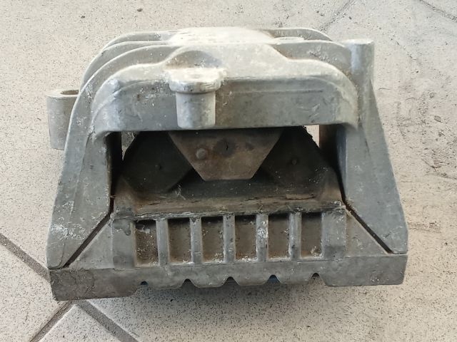 bontott VW GOLF V Motor Tartó Bak (Pozíciófüggetlen)