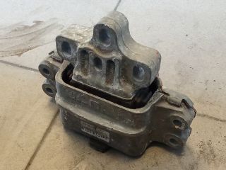 bontott VW GOLF V Motor Tartó Bak (Pozíciófüggetlen)