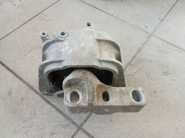 bontott VW GOLF V Motor Tartó Bak (Pozíciófüggetlen)