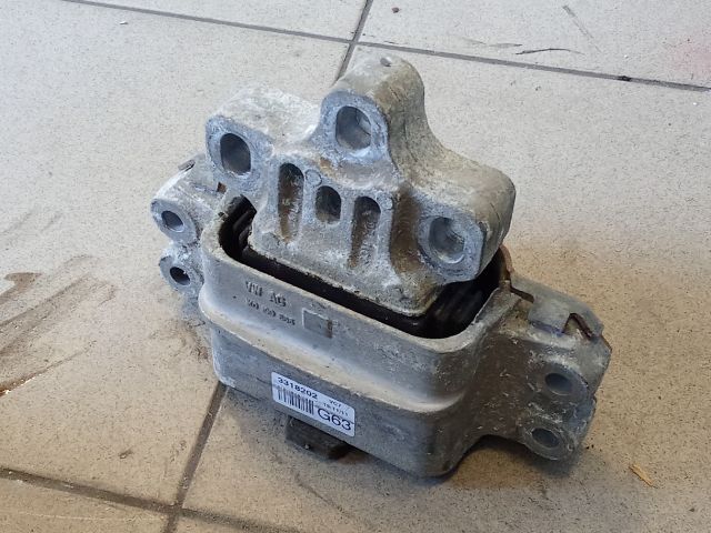 bontott VW GOLF V Motor Tartó Bak (Pozíciófüggetlen)