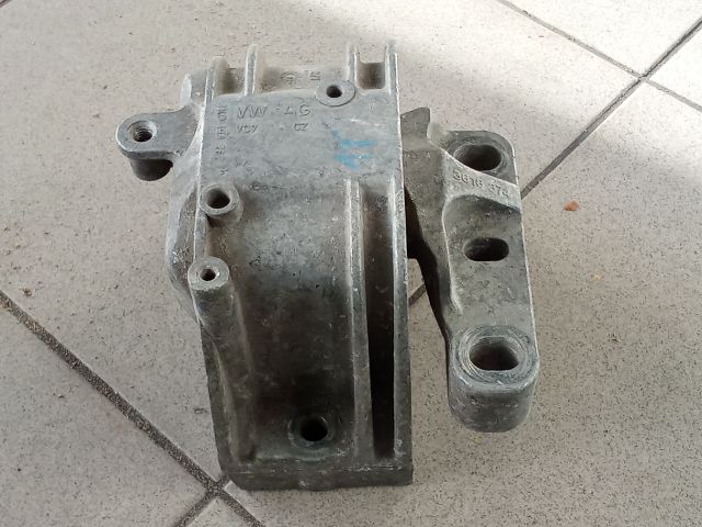 bontott VW GOLF V Motor Tartó Bak (Pozíciófüggetlen)