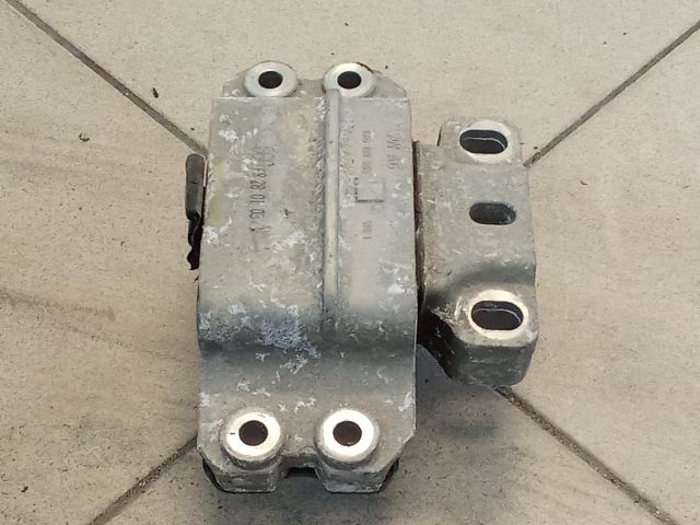 bontott VW GOLF V Motor Tartó Bak (Pozíciófüggetlen)