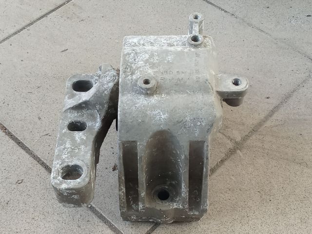 bontott VW GOLF V Motor Tartó Bak (Pozíciófüggetlen)