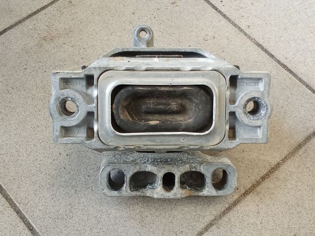 bontott VW GOLF V Motor Tartó Bak (Pozíciófüggetlen)