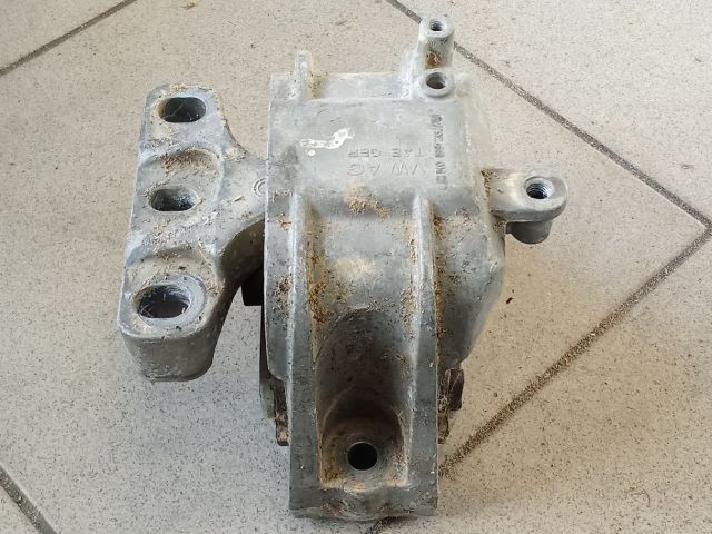 bontott VW GOLF V Motor Tartó Bak (Pozíciófüggetlen)
