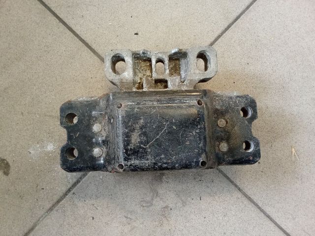 bontott VW GOLF V Motor Tartó Bak (Pozíciófüggetlen)
