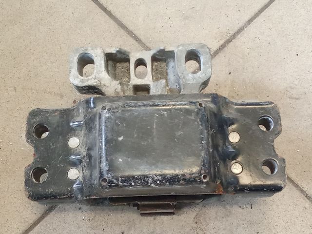 bontott VW GOLF V Motor Tartó Bak (Pozíciófüggetlen)