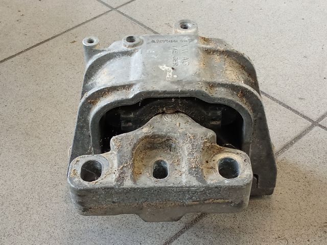 bontott VW GOLF V Motor Tartó Bak (Pozíciófüggetlen)