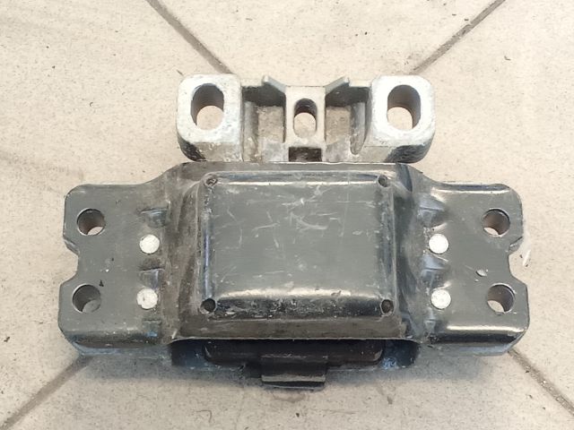 bontott VW GOLF V Motor Tartó Bak (Pozíciófüggetlen)