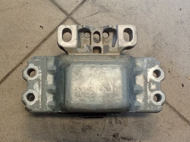 bontott VW GOLF V Motor Tartó Bak (Pozíciófüggetlen)