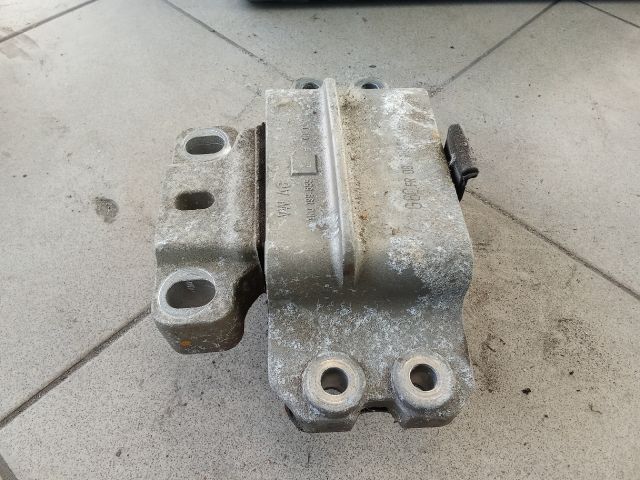 bontott VW GOLF V Motor Tartó Bak (Pozíciófüggetlen)