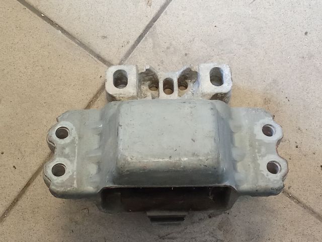 bontott VW GOLF V Motor Tartó Bak (Pozíciófüggetlen)