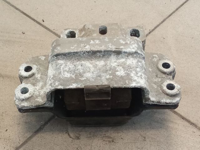 bontott VW GOLF V Motor Tartó Bak (Pozíciófüggetlen)