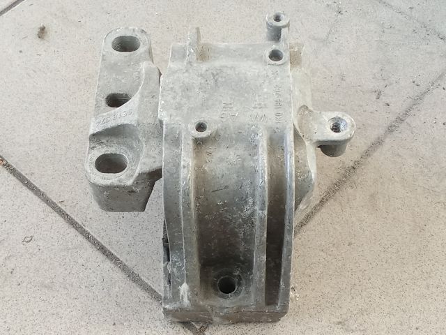 bontott VW GOLF V Motor Tartó Bak (Pozíciófüggetlen)