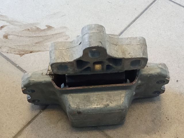 bontott VW GOLF V Motor Tartó Bak (Pozíciófüggetlen)