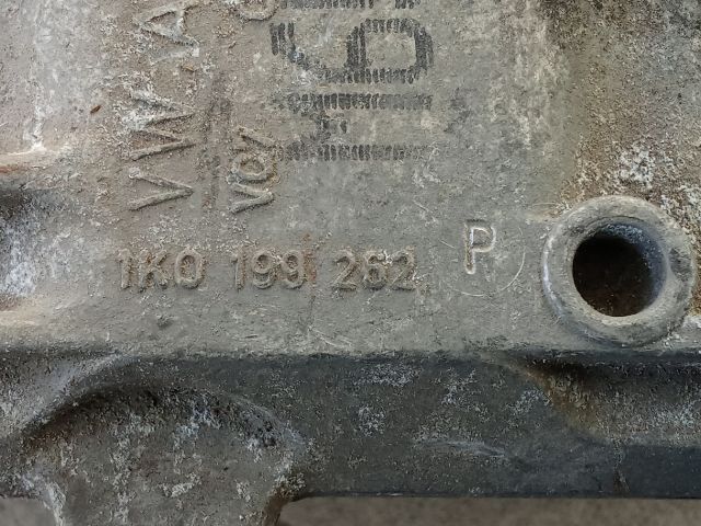 bontott VW GOLF V Motor Tartó Bak (Pozíciófüggetlen)