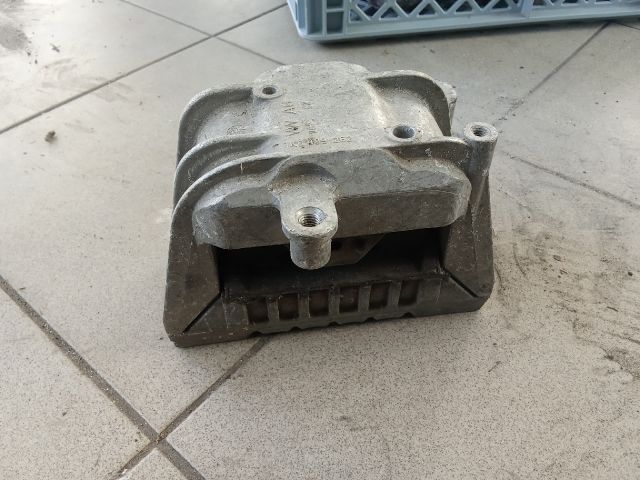 bontott VW GOLF V Motor Tartó Bak (Pozíciófüggetlen)