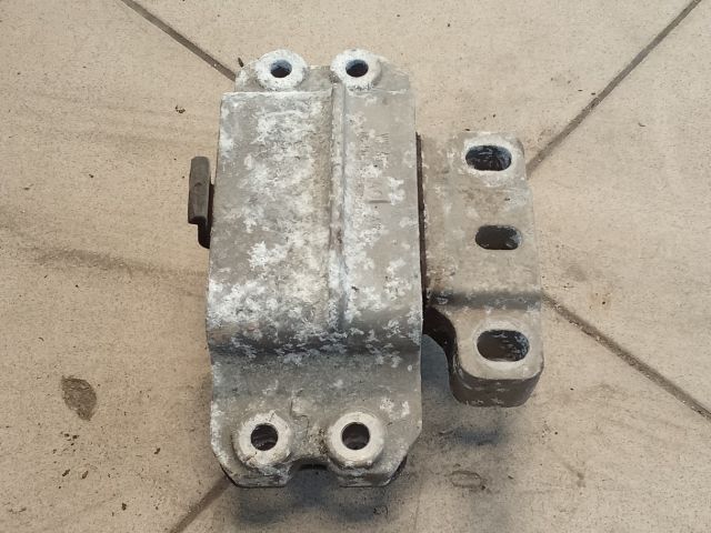 bontott VW GOLF V Motor Tartó Bak (Pozíciófüggetlen)